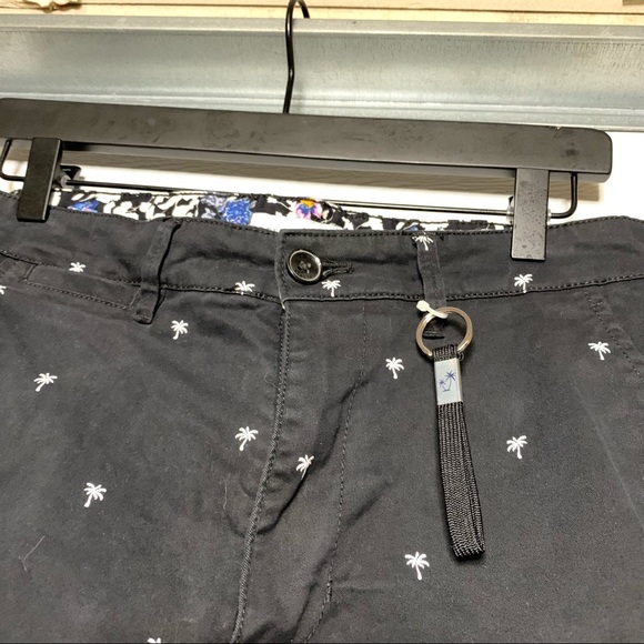 Denim & Flower Tropical Pattern Shorts - Picture 4 of 6